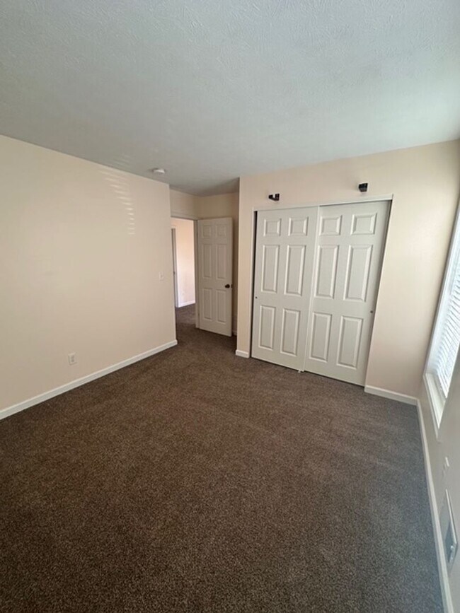 Building Photo - 4 Kings Way