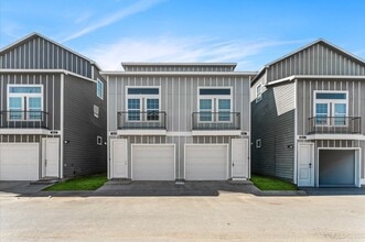 Building Photo - 18841 Elegance Ave