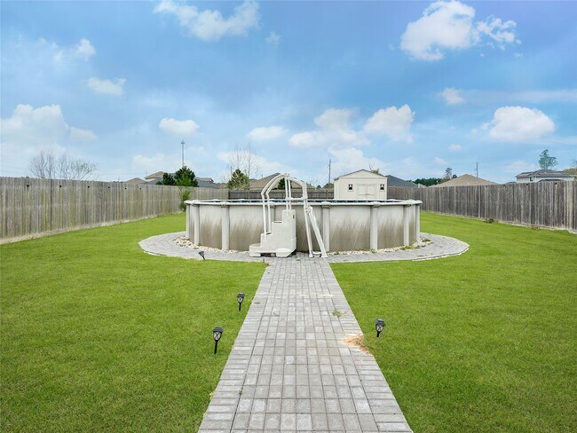 Building Photo - 727 Rd 5105