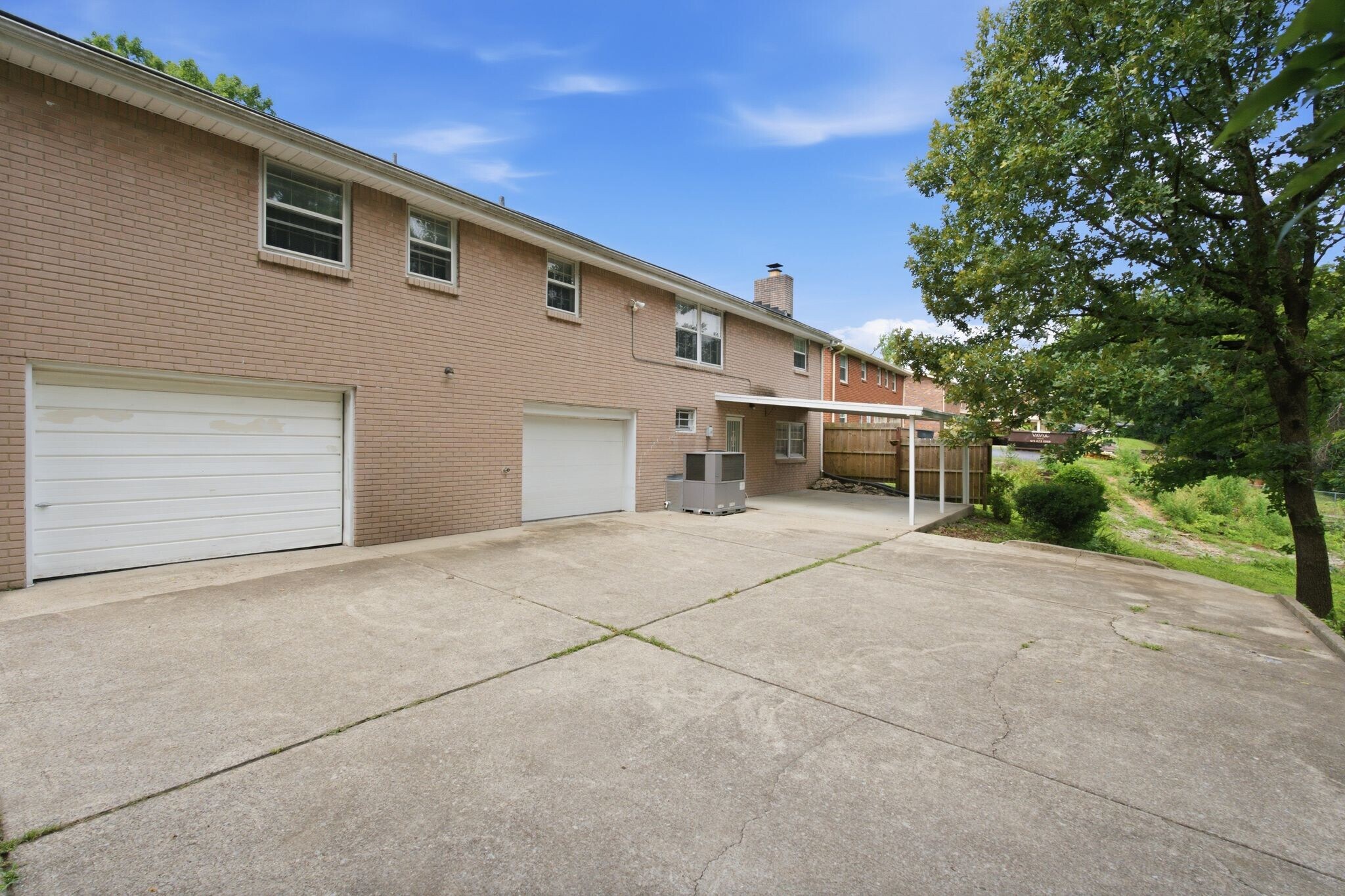 Building Photo - 2614 Edge O Lake Dr