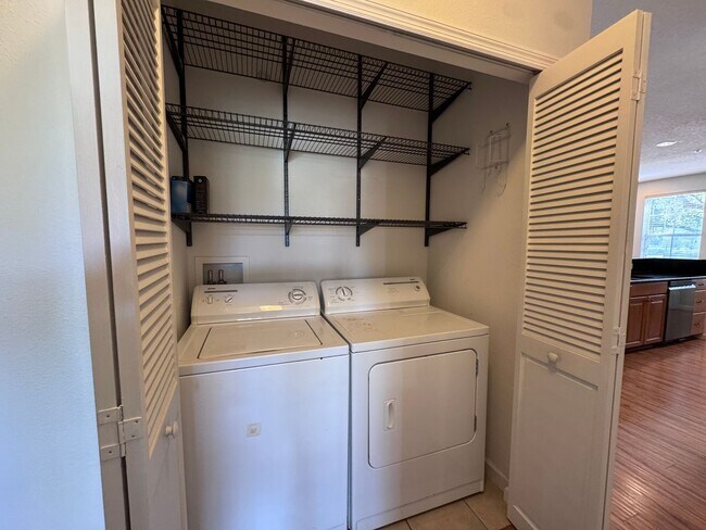 Building Photo - Bright and Inviting 3 bedroom, 2 Bath Condo in Desirable Baldwin Park
