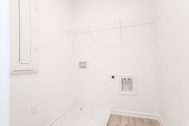 Building Photo - Beautifully designed 3-bedroom, 2.5-bath e...