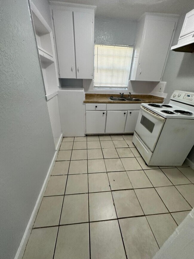 Building Photo - Fully Renovated  Single Family House - 1/1...