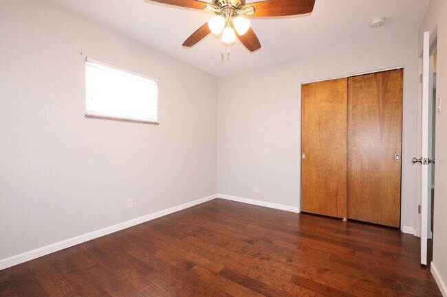 Building Photo - Beautiful 4 Bed 2 Bath w/2 Car Garage