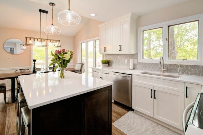 Building Photo - 16920 Landover Rd