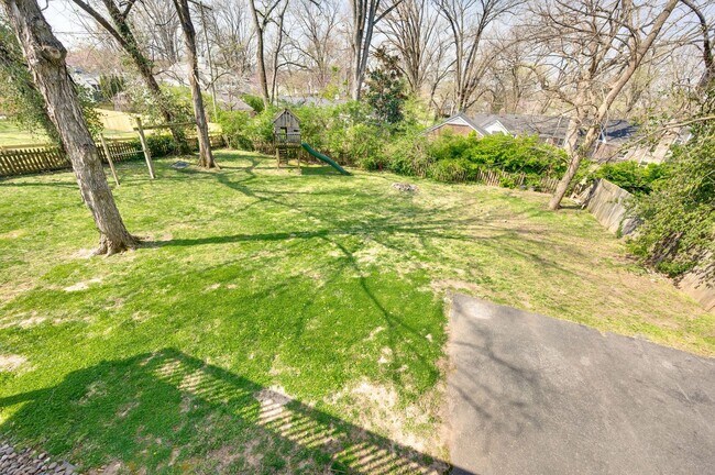 Building Photo - Beautiful 4BD/3.5BA home in the heart of Green Hills.