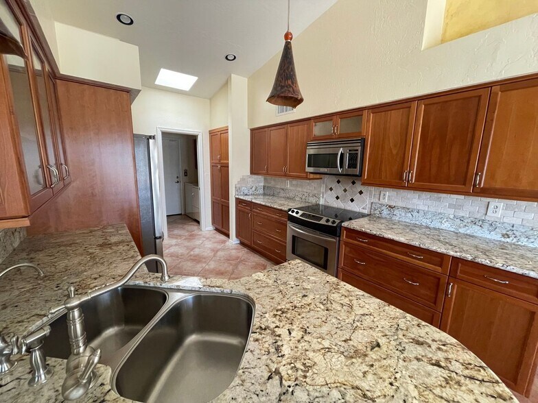 Building Photo - 9437 E Minnesota Ave