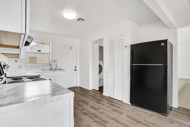 Building Photo - 8211 NW 45th Ct