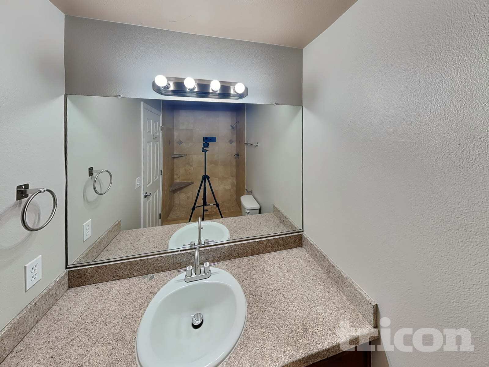 Building Photo - 16312 NE 12th St