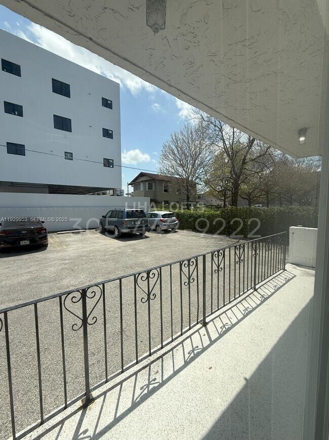 Building Photo - 1328 NW 4th St