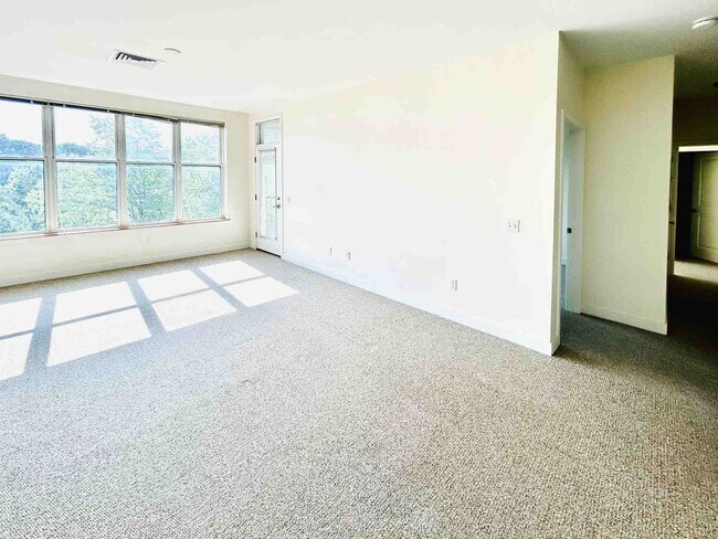 Building Photo - 410 Farrell St