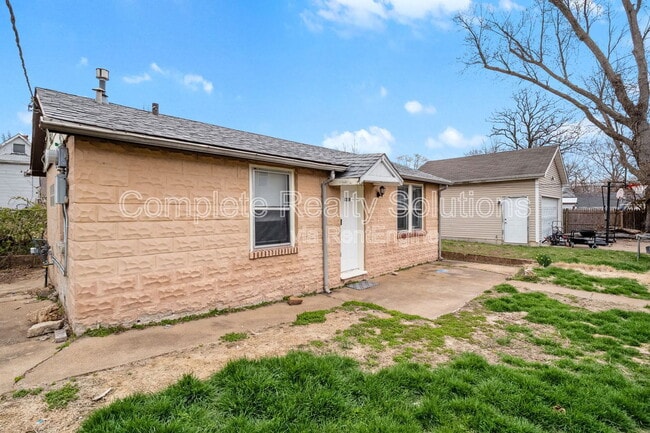 Building Photo - 221 W Felton Ave