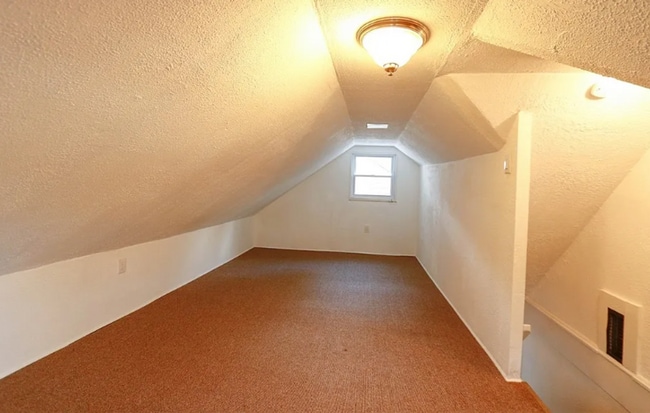 Building Photo - Spacious 4 Bedroom Home in Swissvale