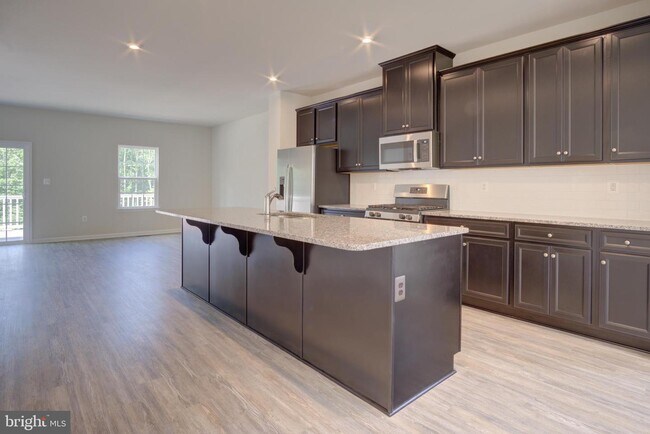 Building Photo - 2506 EMBER Ln