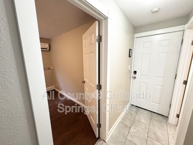 Building Photo - 2126 W Kiowa St