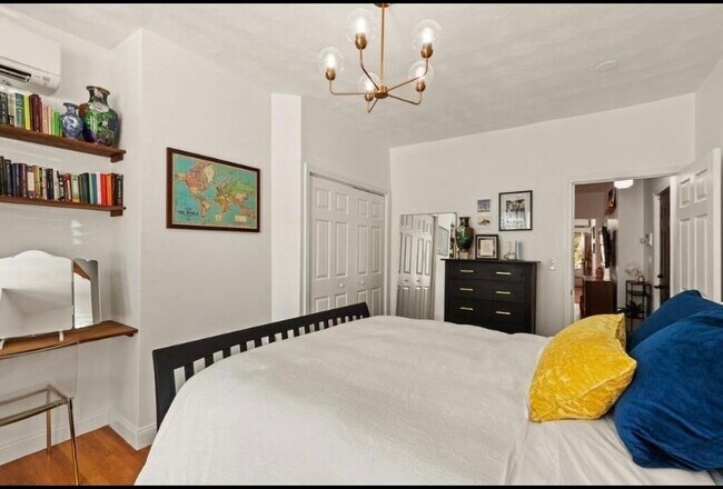 Building Photo - 171 Brooks St