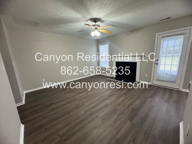 Building Photo - Spacious 3-Bedroom Home for Rent in Raeford