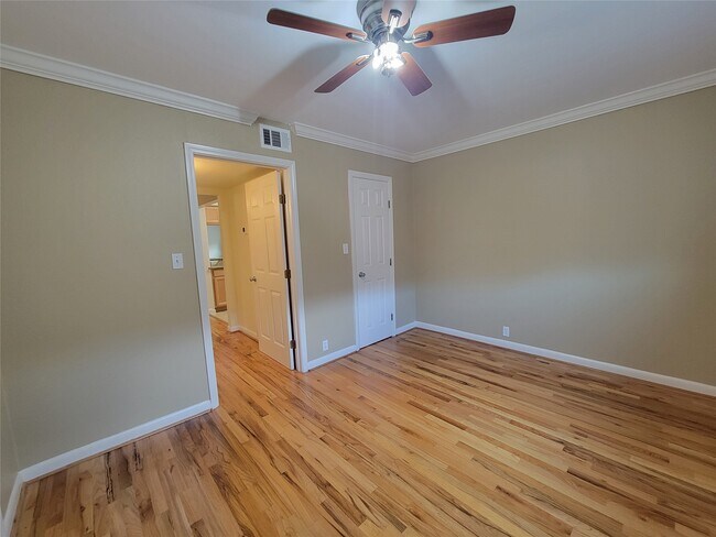 Building Photo - 1530 Heights Blvd