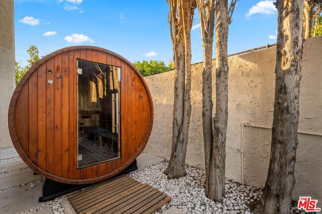 Building Photo - 3722 Alonzo Ave