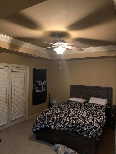 Master bed - 93 E Saddlebrook Dr