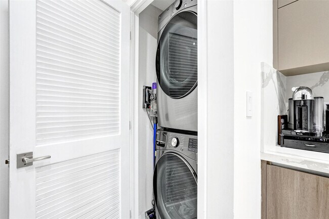 Building Photo - 3000 NE 188th St