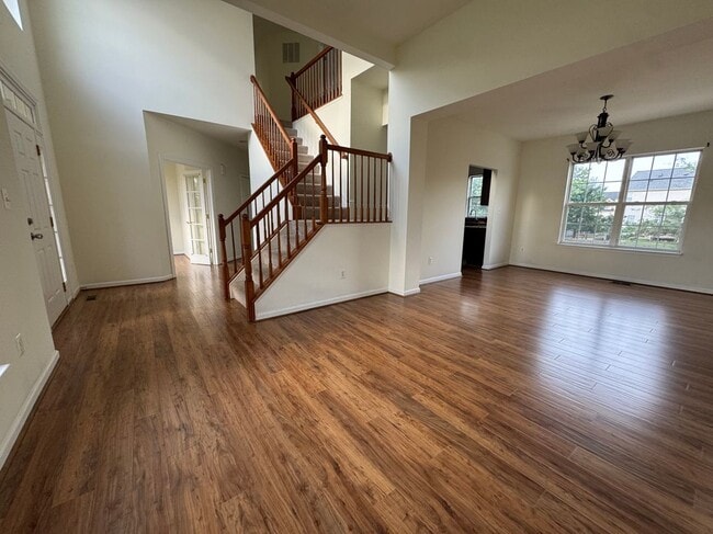 Building Photo - 105 Fredericksburg Dr
