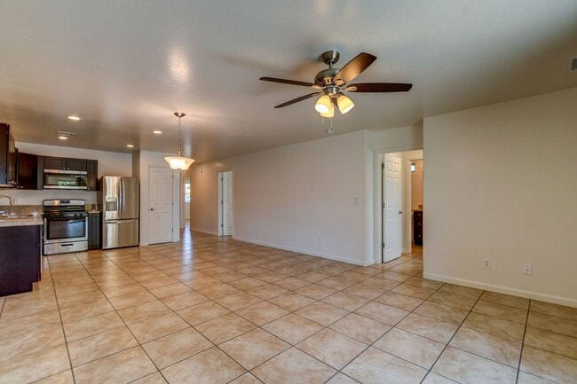 Building Photo - 7105 E Dodge Cir