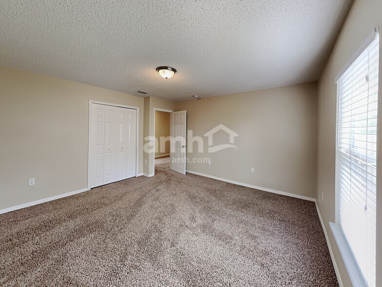 Building Photo - 30500 Birdhouse Dr