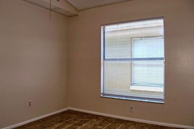 Building Photo - 551 Carambola Ave