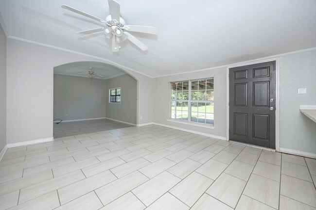 Building Photo - Charming 4-Bedroom, 2-Bath Home in a Prime Location