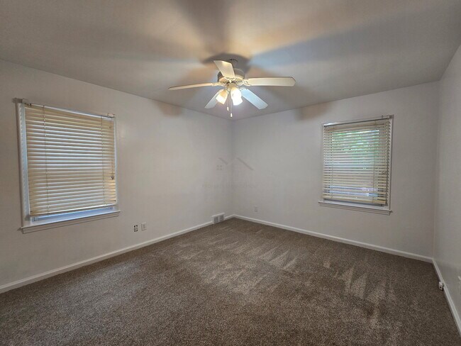 Building Photo - 22419 Fairway Dr