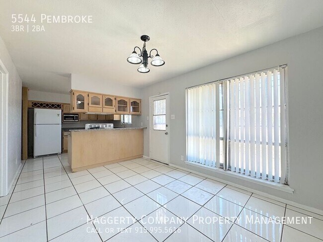 Building Photo - 5544 Pembroke-