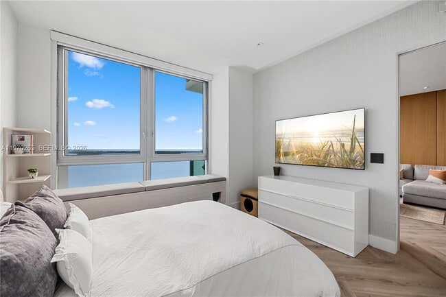 Building Photo - 1331 Brickell Bay Dr