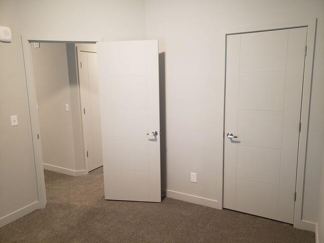 Building Photo - New 2 Bed 1 Bath in Orem!!