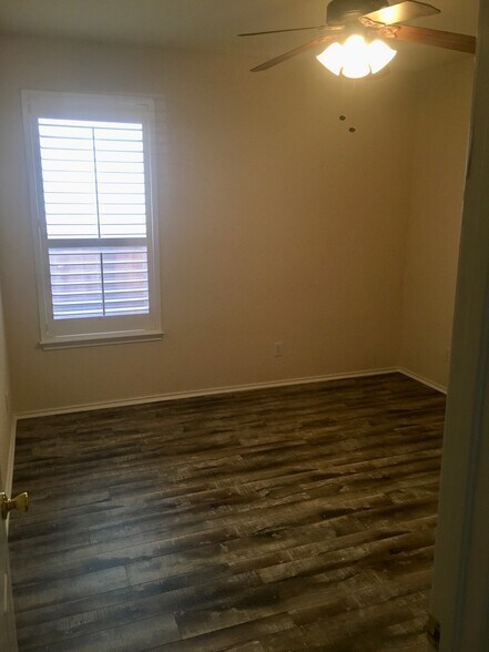 Room #2 - 24307 Alamosa Falls