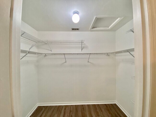 Building Photo - Charming 4BR Home in Haile Plantation with...