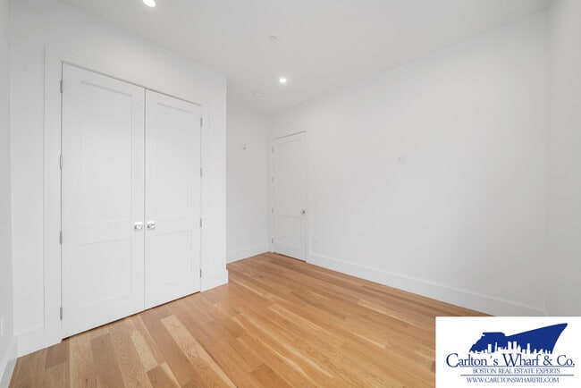 Building Photo - 218 Old Colony Ave