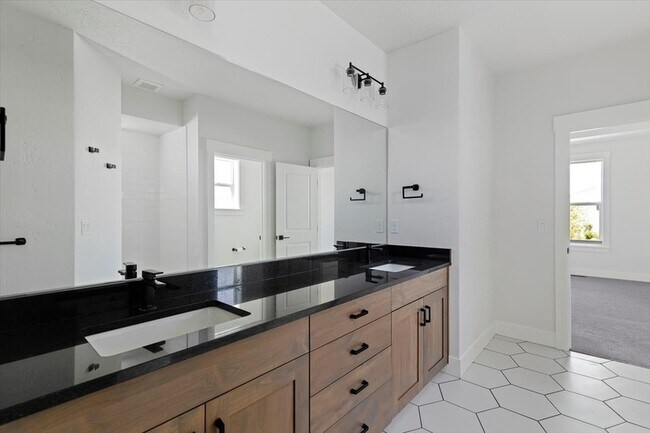 Building Photo - 8283 W Shams Ln