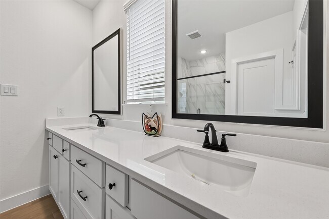 Building Photo - 15162 Post Oak Fls Dr