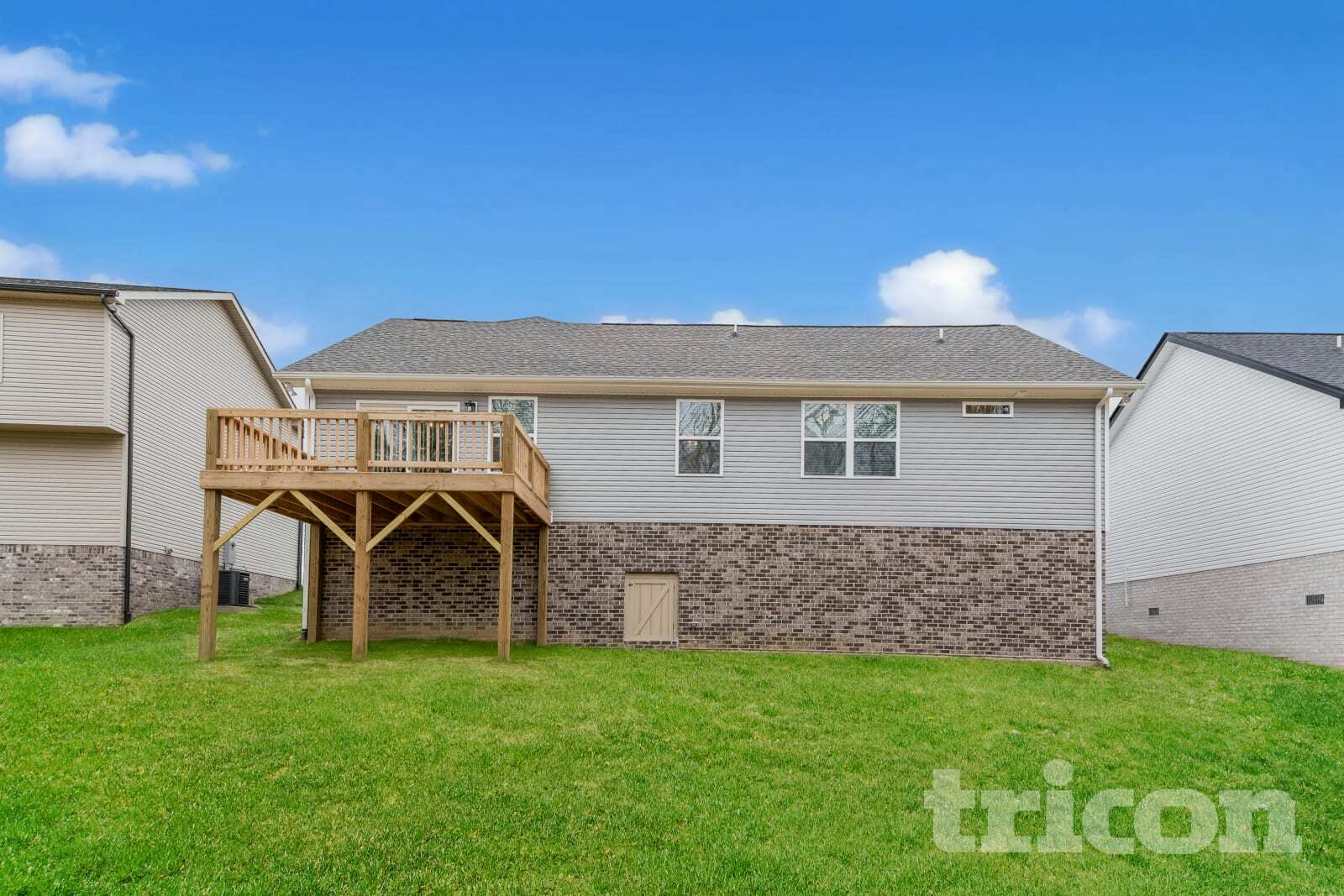 Building Photo - 341 Green Hills Dr