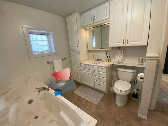 Building Photo - 3 Bedroom/1 bath House