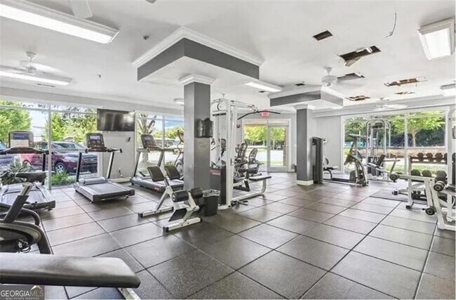 Building Photo - 10 Perimeter Summit Blvd