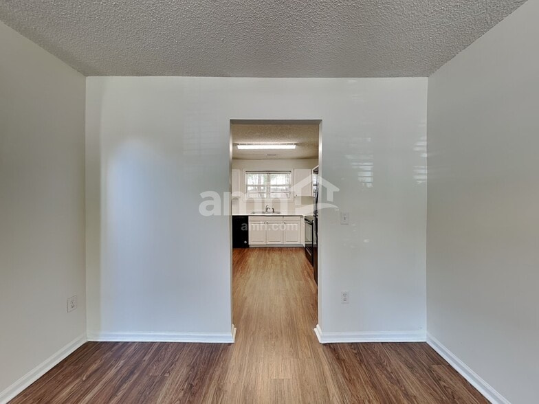 Building Photo - 125 Fairford Dr