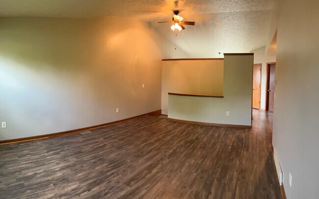 Building Photo - 4419 Poinsettia Ave SE