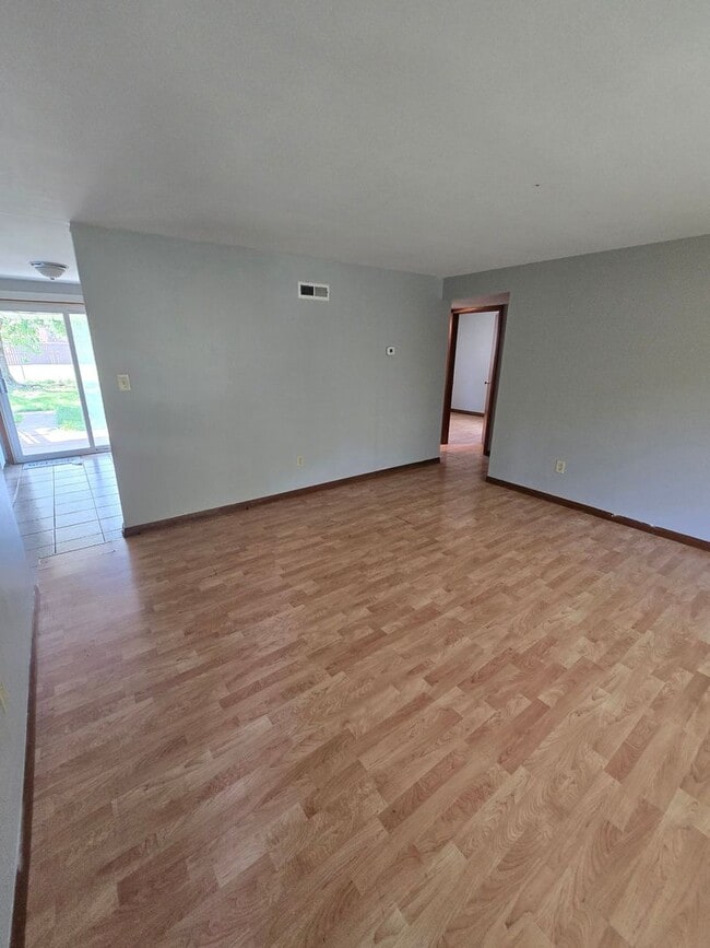 Building Photo - 871 Kingsford Rd