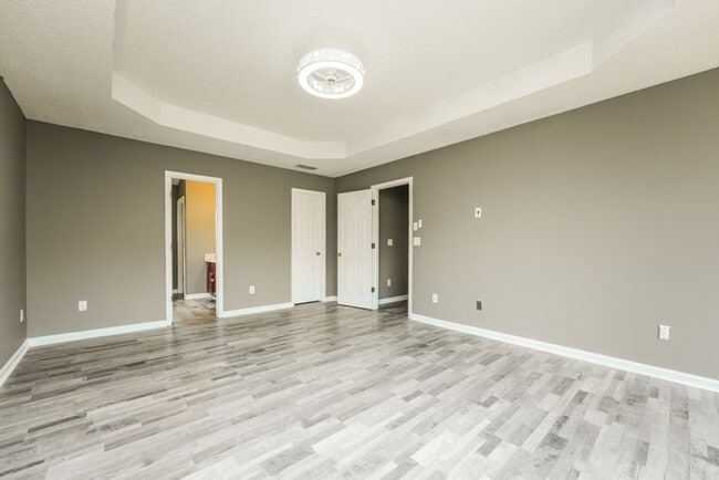 Building Photo - 5549 Village Ridge