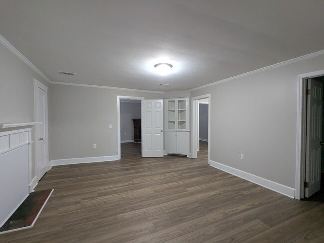 Building Photo - 609 North St W