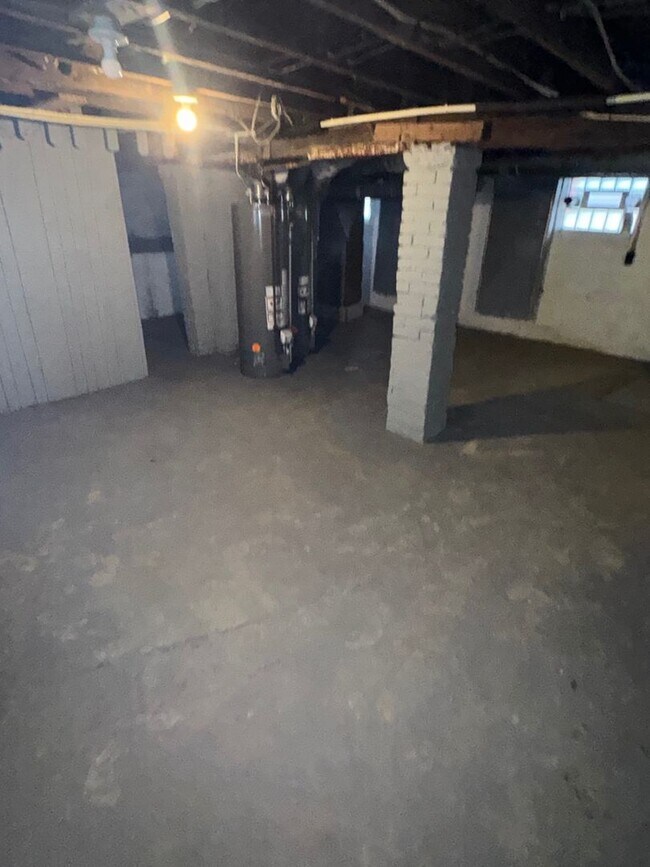 Building Photo - 692 E 128th St