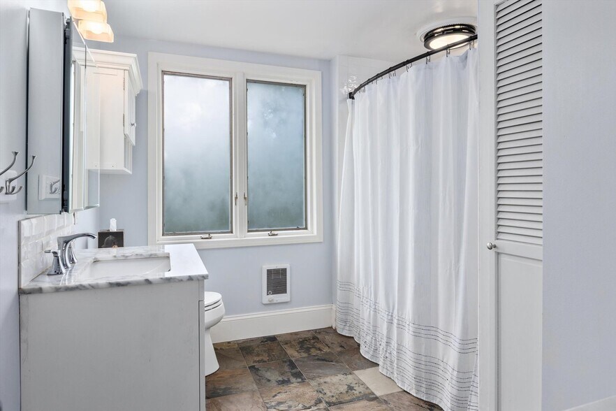 Building Photo - 18804 NE 106th St