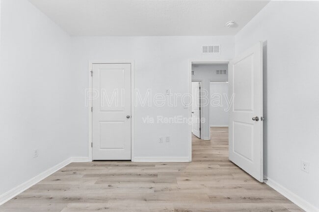 Building Photo - 105 Lacewing Pl